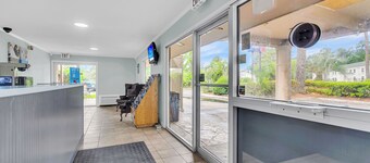 Motel 6 Summerville, SC – Azalea Square