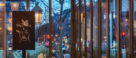 Breakfast, lunch and dinner served