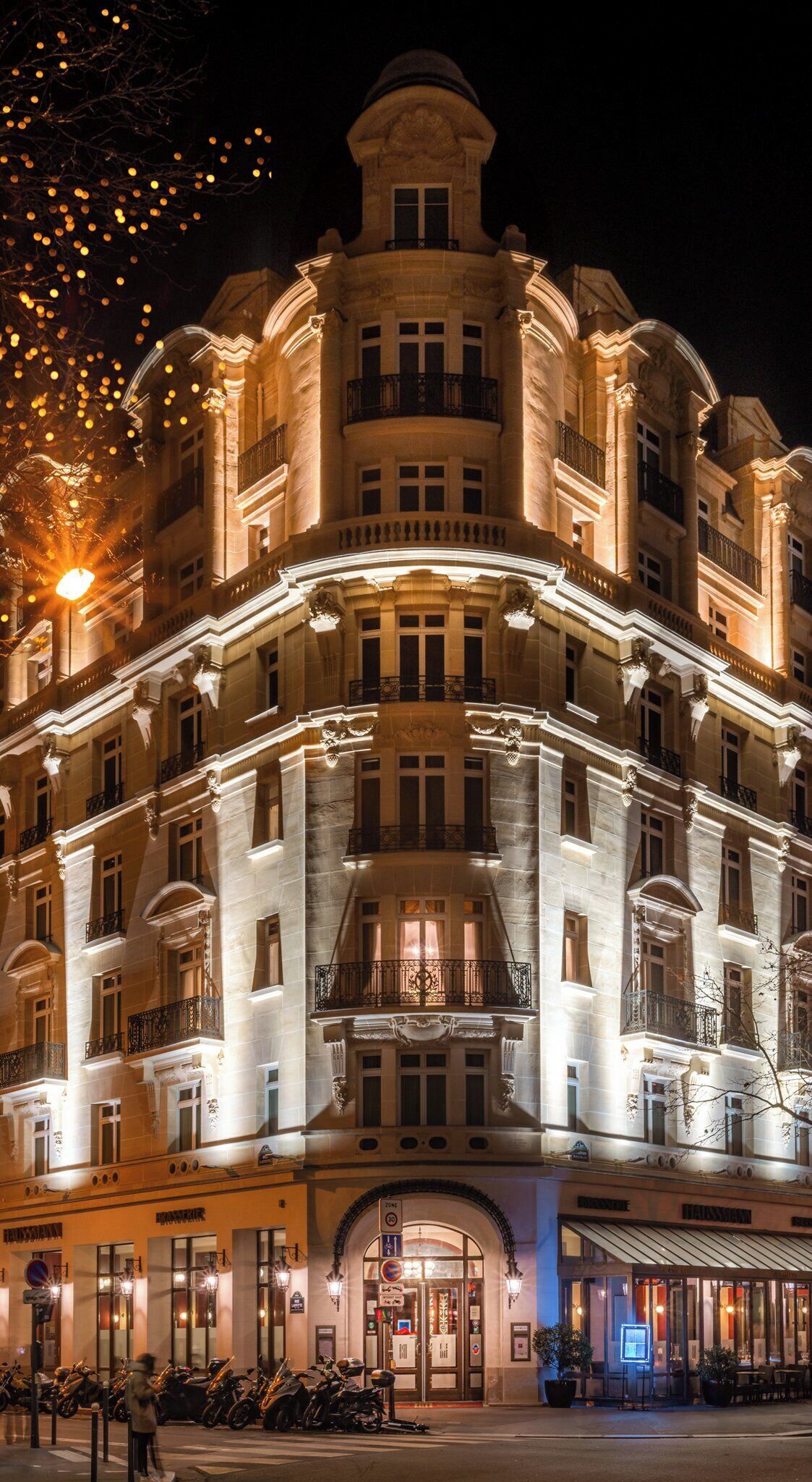 Fassade der Unterkunft – Abend/Nacht