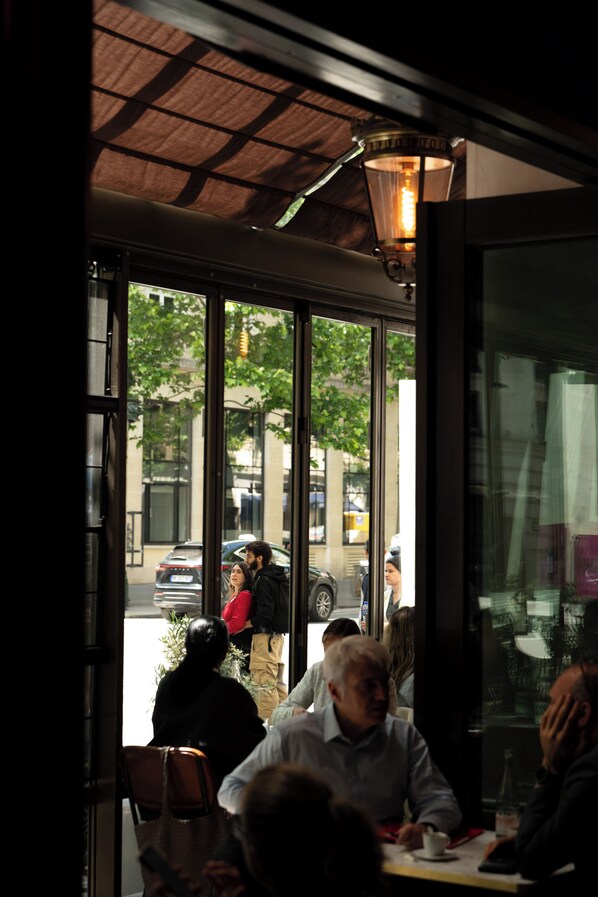 Breakfast, lunch and dinner served - M Social Hotel Paris (Paris)