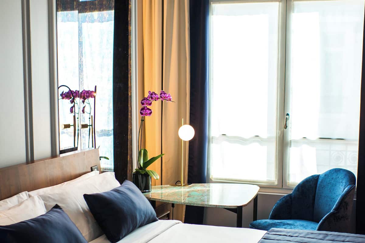 Alcove Room with One Queen Bed | Premium bedding, down comforters, memory foam beds, in-room safe