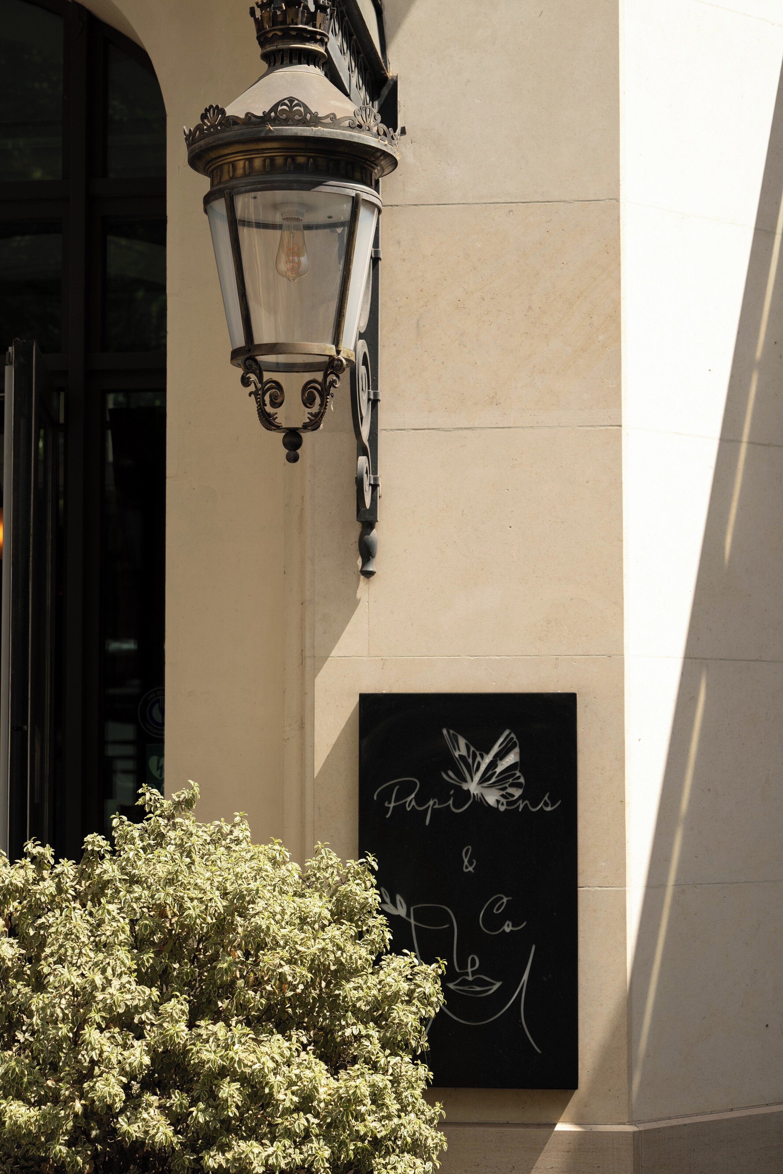 breakfast, lunch and dinner served