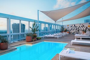 Outdoor pool, open 6:00 AM to 10:00 PM, sun loungers - Omni Austin Hotel (Austin)
