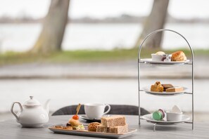 Breakfast, lunch, dinner served; ocean views