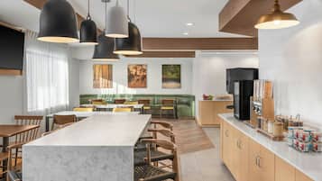 Free daily buffet breakfast