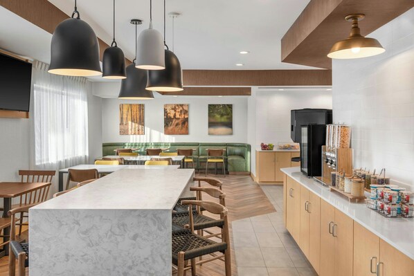 Free daily buffet breakfast - Fairfield Inn & Suites Jackson (Jackson)