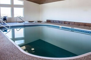 Indoor pool, sun loungers