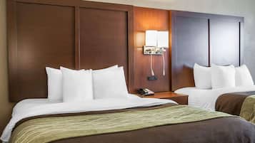 Suite, 2 Queen-Betten, Nichtraucher | Hochwertige Bettwaren, Daunenbettdecken, Schreibtisch