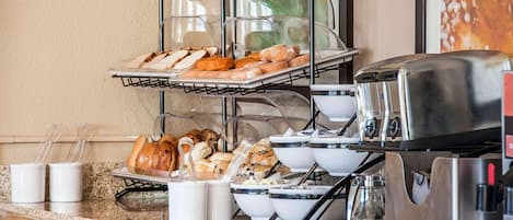 Tägliches inbegriffenes kontinentales Frühstück