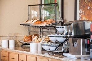 Free daily continental breakfast 