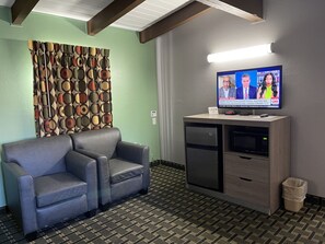 2 Queens - Non Smoking | Escrivaninha, ferros/tábuas de passar roupa, Wi-Fi de cortesia