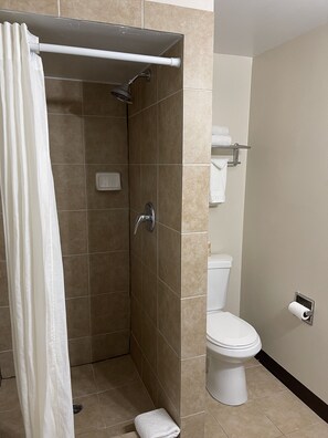 Room, 1 Queen Bed, Non Smoking | Bathroom