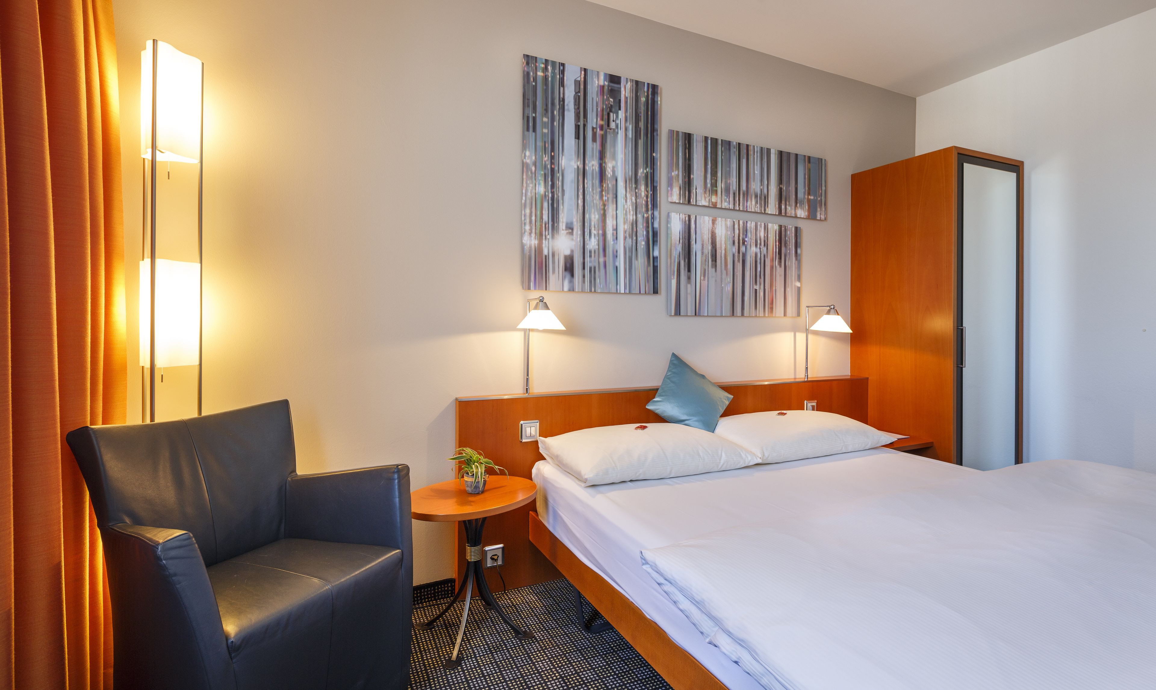 comfort single room | memory-foam beds, in-room safe, desk, laptop workspace