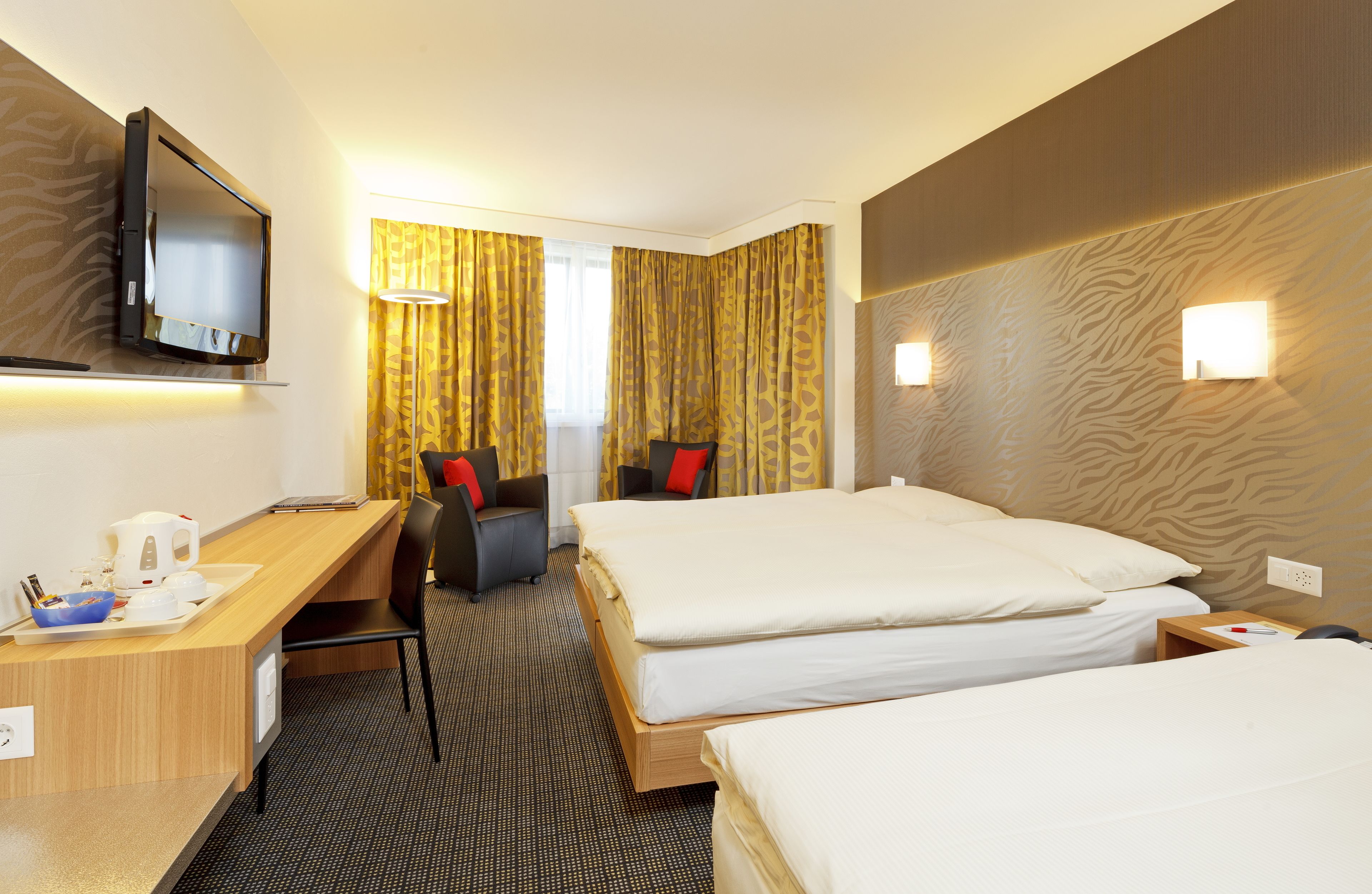 triple room | memory-foam beds, in-room safe, desk, laptop workspace