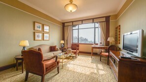 Suite, Lake View (West Wing)