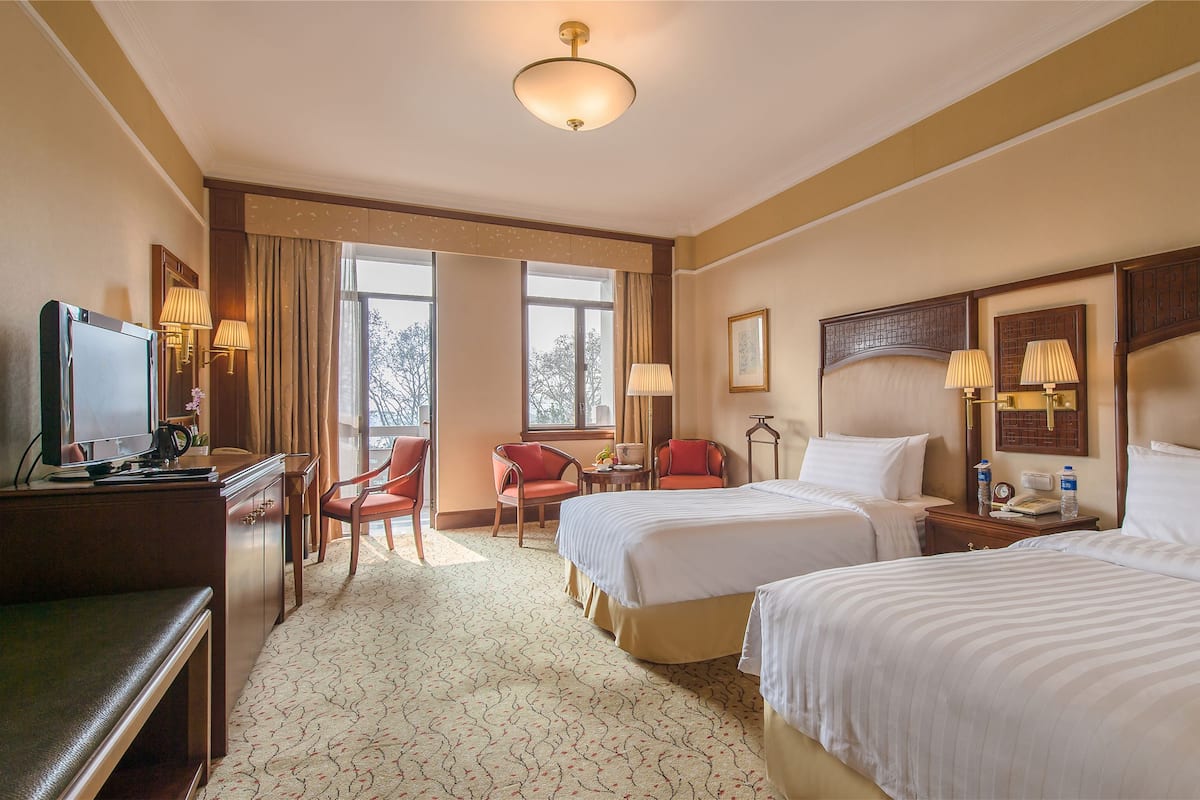 Hypo-allergenic bedding, minibar, in-room safe, individually decorated