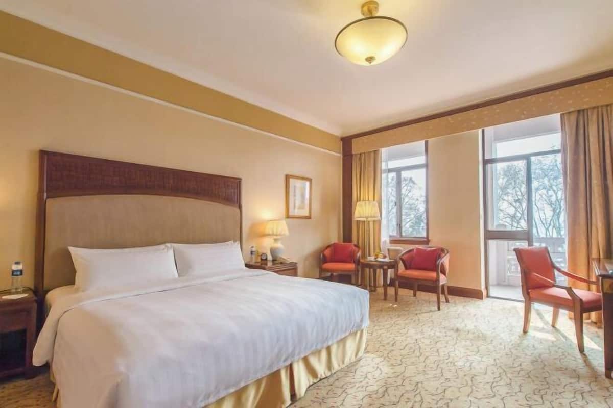 Allergikerbettwaren, Minibar, Zimmersafe, individuell dekoriert