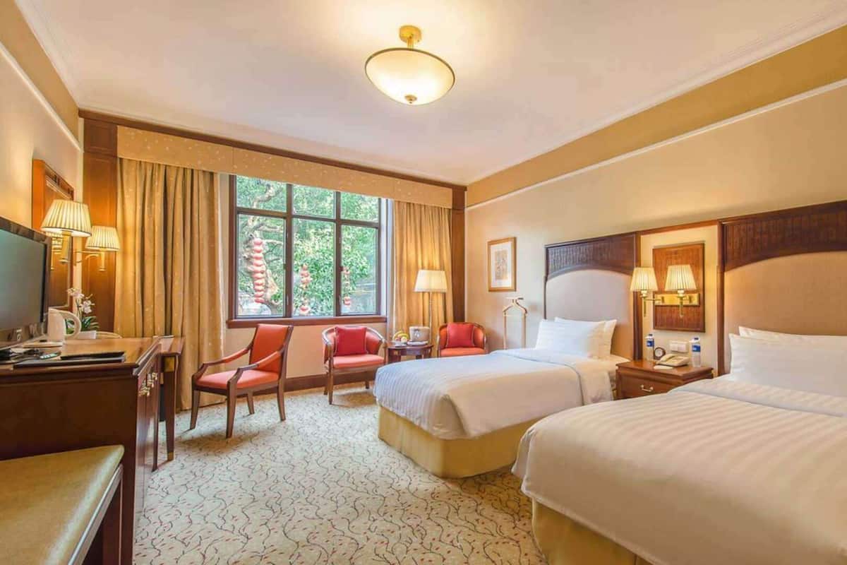 Hypo-allergenic bedding, minibar, in-room safe, individually decorated