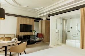 Amenidades de baño de diseñador, secadora de cabello, batas, pantuflas