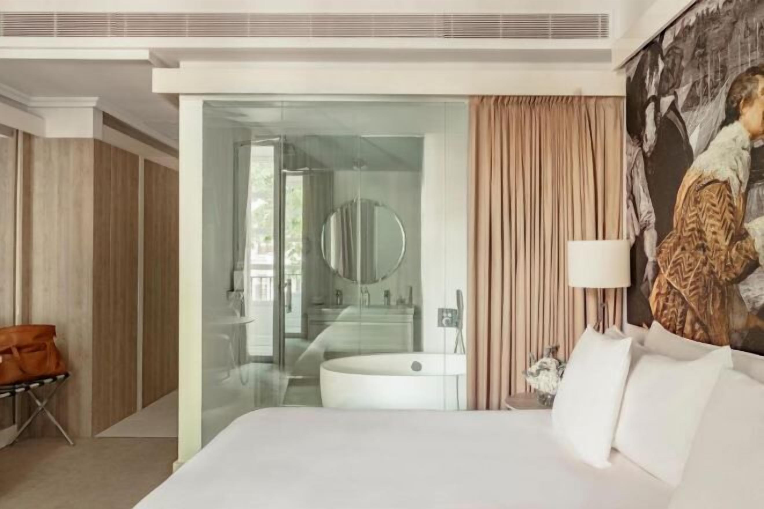 Premium bedding, minibar, in-room safe, desk