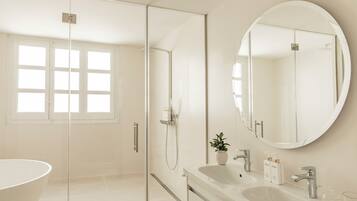 Margarita Presidential Suite Red Level | Bathroom