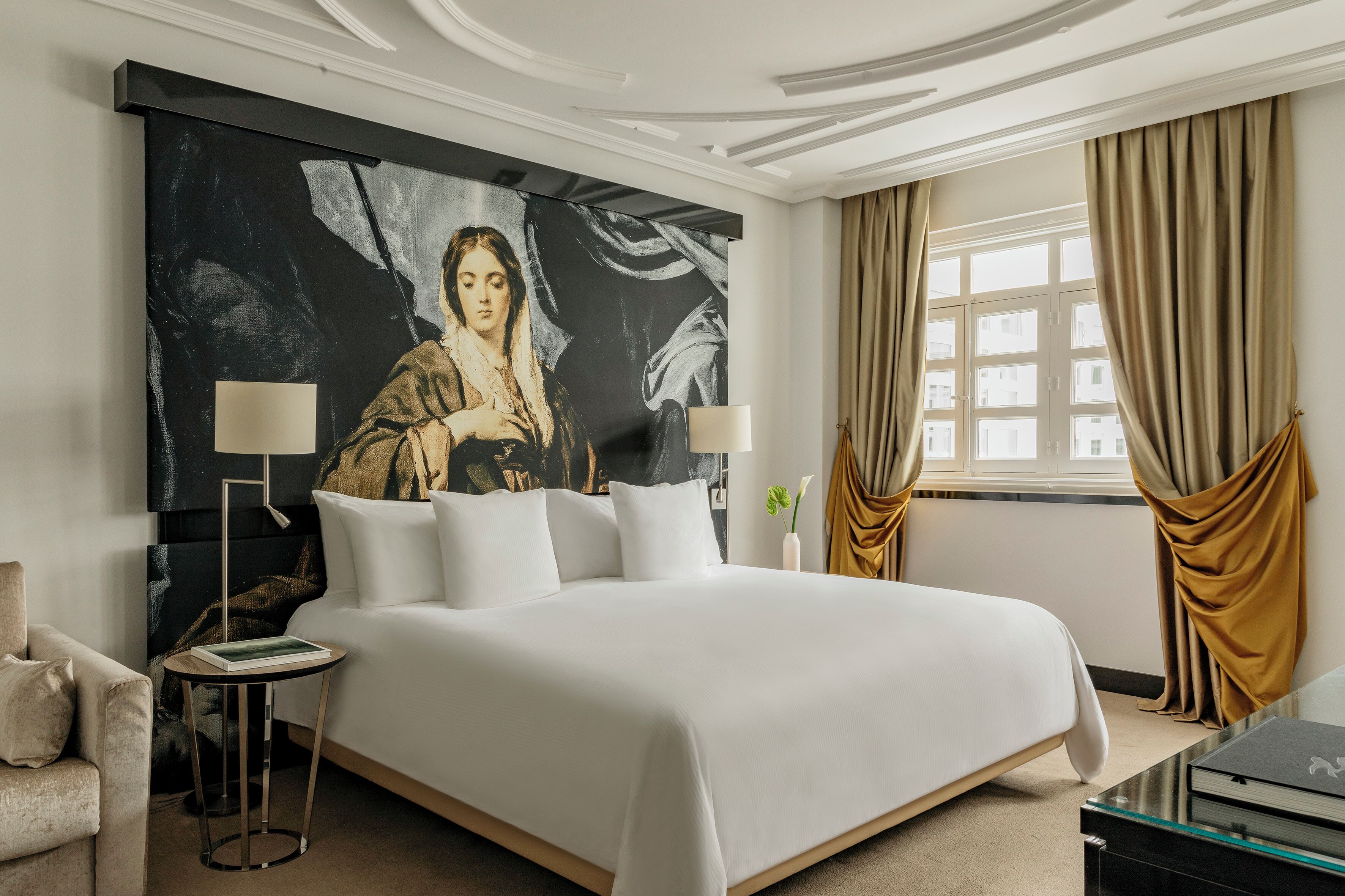 Hochwertige Bettwaren, Minibar, Zimmersafe, Schreibtisch