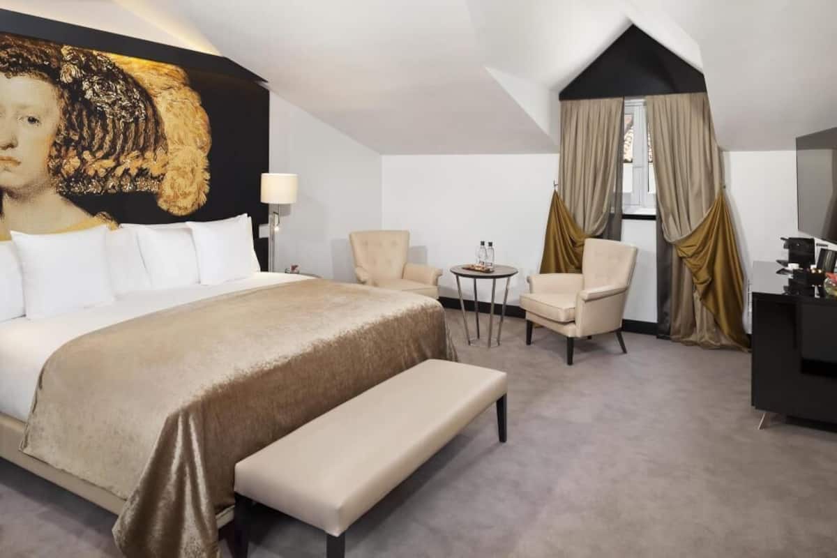 Ropa de cama de alta calidad y minibar