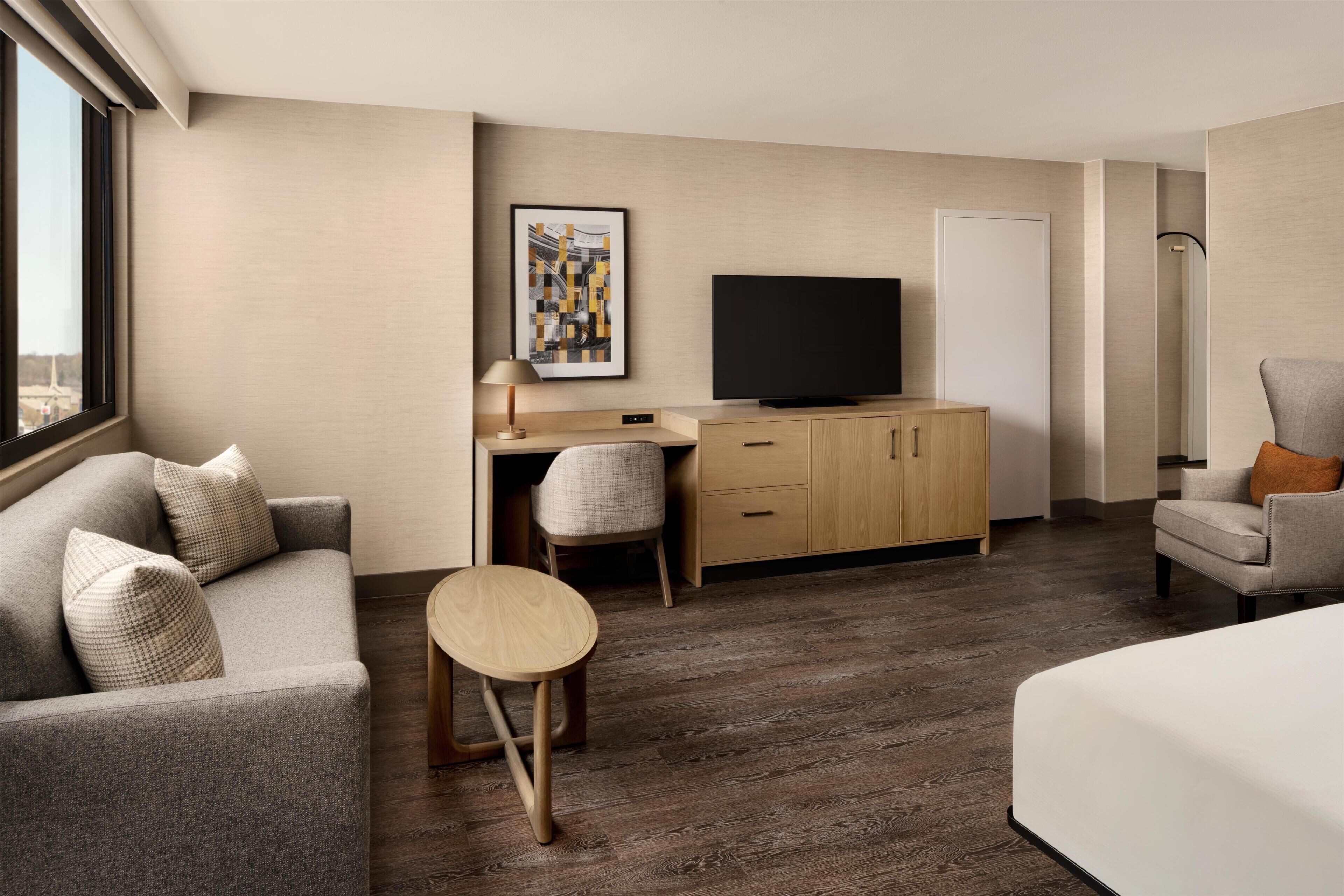 Room, 1 King Bed, Accessible, Bathtub (Mobility & Hearing) | Living area | 55-inch flat-screen TV with cable channels, TV