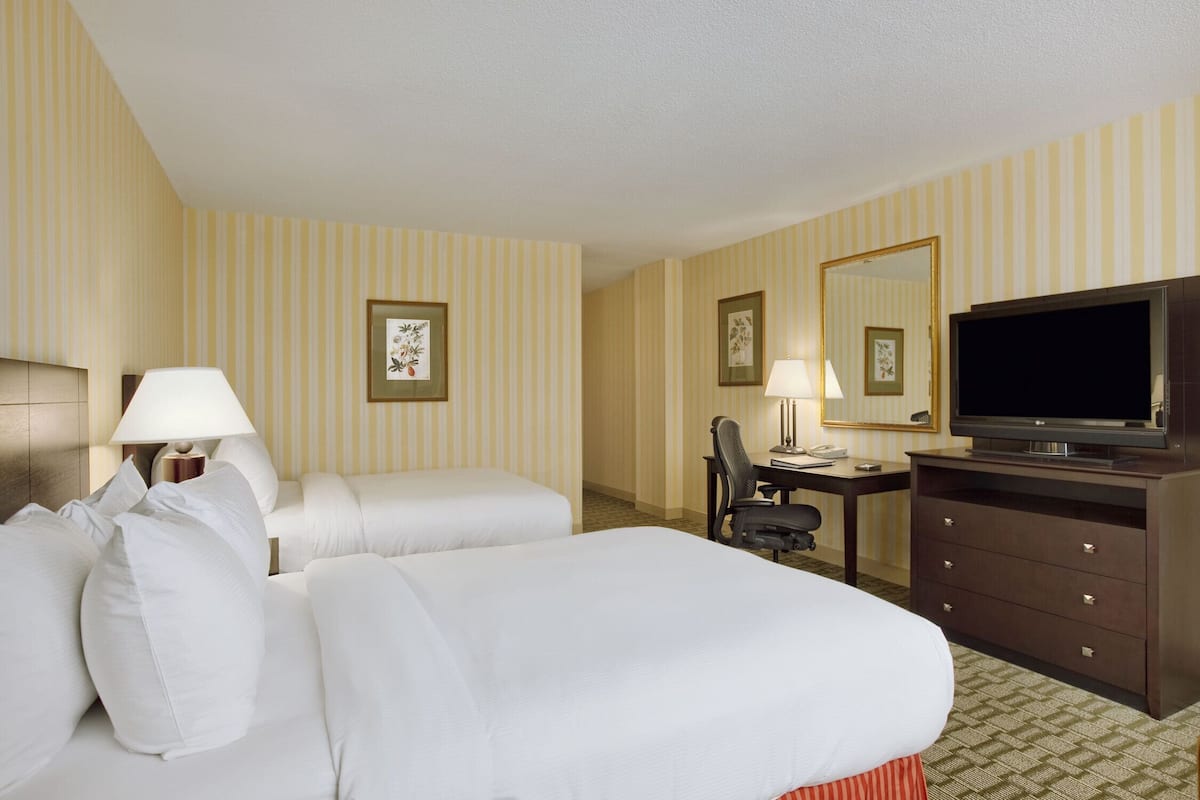 premium bedding, pillow-top beds, in-room safe, desk