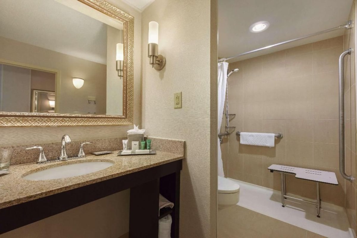 Bathroom | Combined shower/tub, designer toiletries, hair dryer, towels