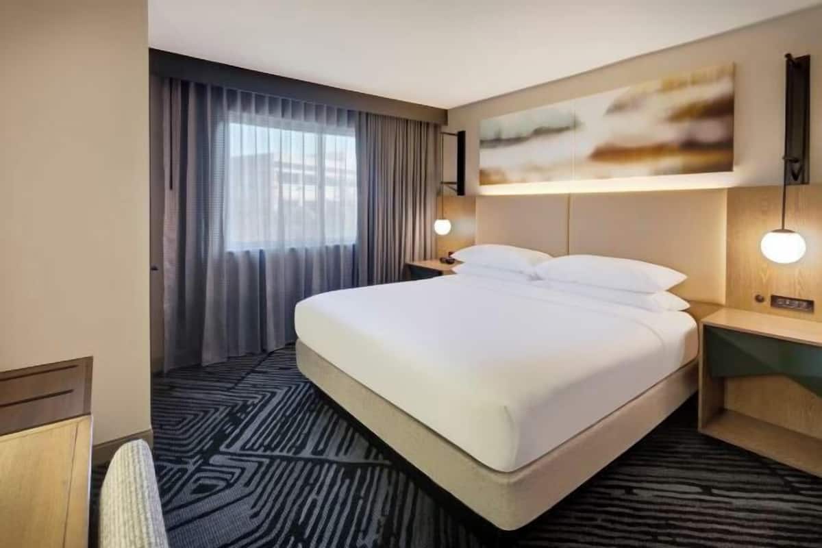 1 bedroom, premium bedding, in-room safe, desk