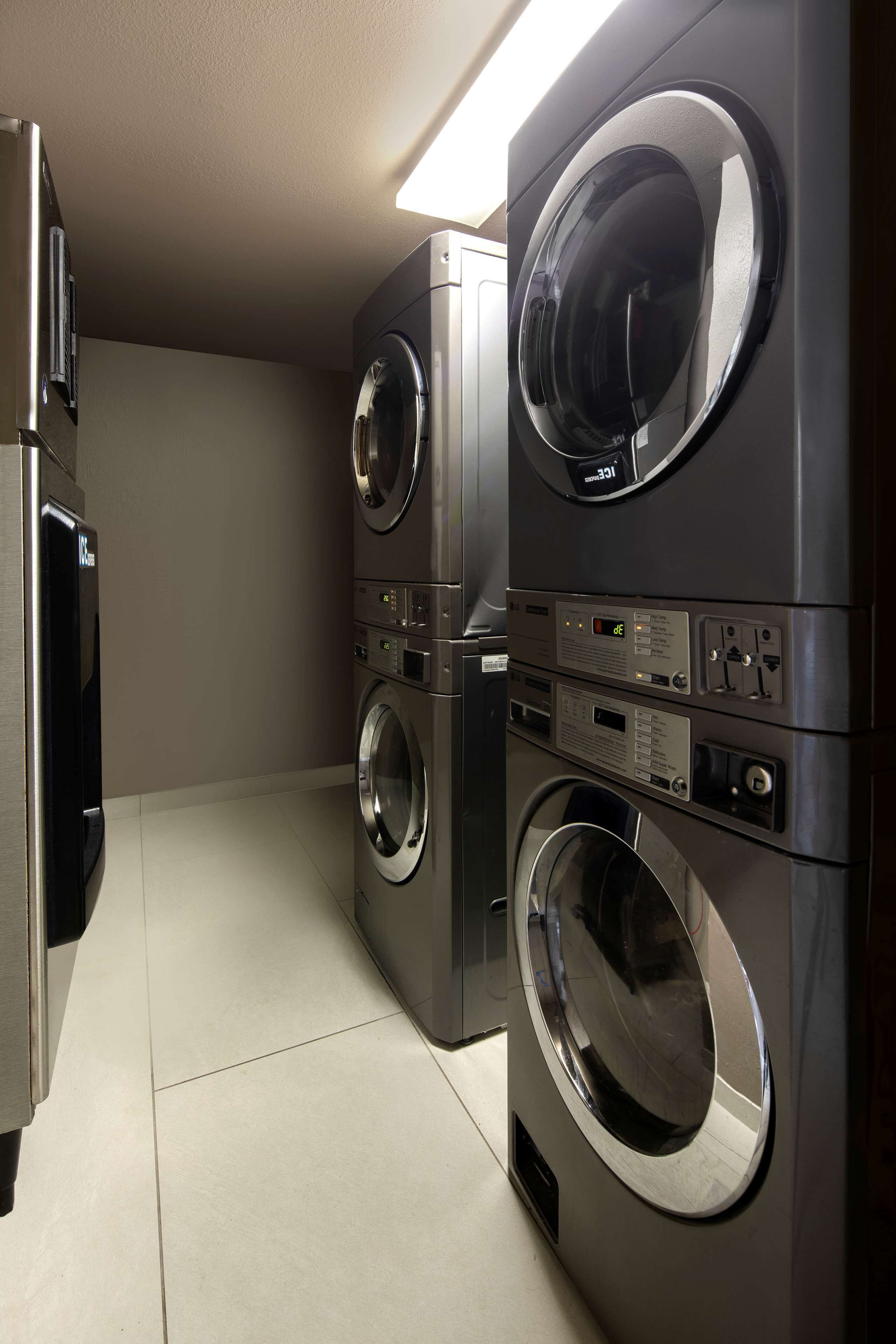 Photo - Embassy Suites by Hilton San Rafael Marin County