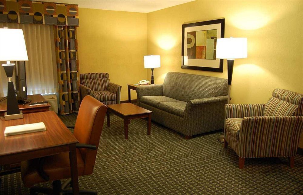 Living area | 32-inch LCD TV with satellite channels, TV