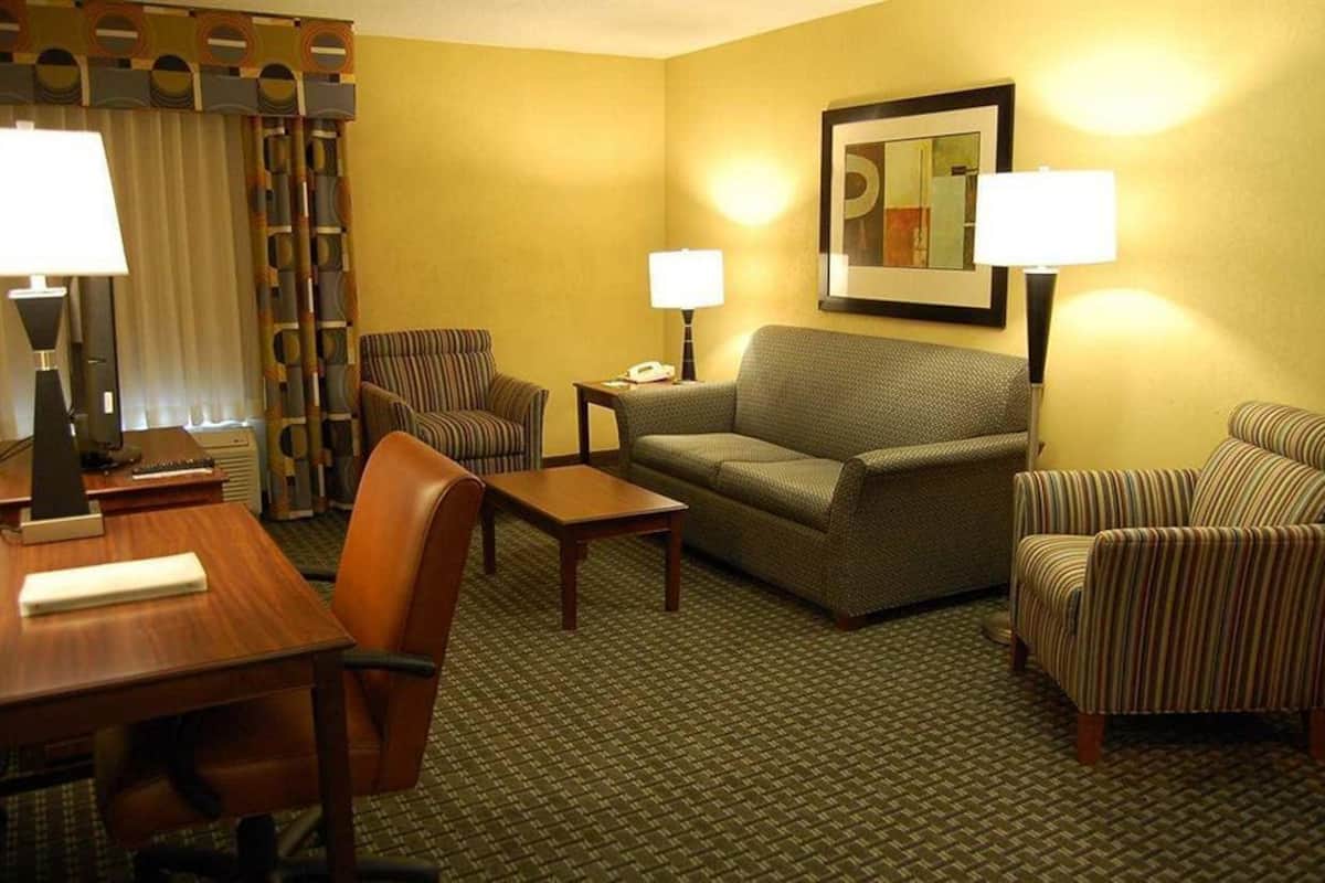 Living area | 32-inch LCD TV with satellite channels, TV