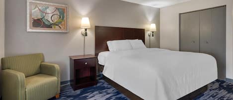 Suite, 1 trĂšs grand lit, non-fumeurs (Separate Living Room;with Sofabed) | Bureau, espace de travail pour ordinateur portable