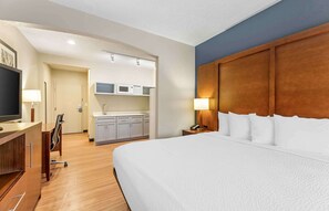 Standard Studio, 1 King Bed, Non Smoking, Refrigerator & Microwave | 1 bedroom, in-room safe, desk, iron/ironing board
