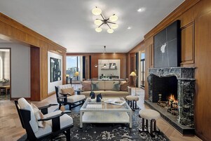 高档床上用品、羽绒被、加厚床垫、客房内保险箱