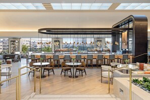 4 restaurants; breakfast, lunch, dinner, and brunch served