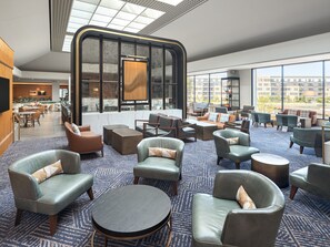 4 restaurants, breakfast served