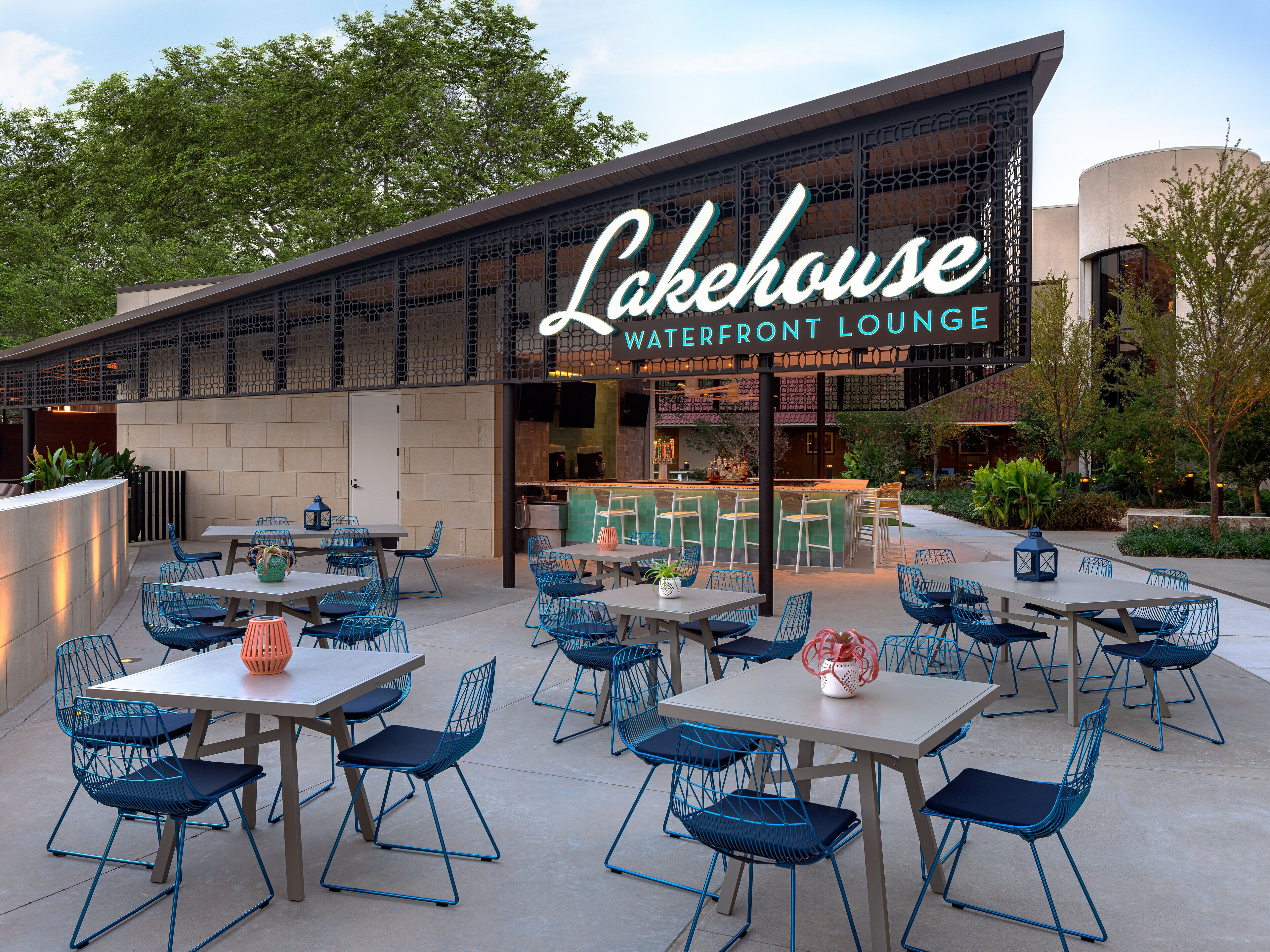 An outdoor seating area with tables and chairs at Lakehouse Waterfront Lounge.