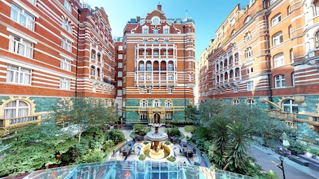 Cortile. Taj 51 Buckingham Gate, Suites and Residences