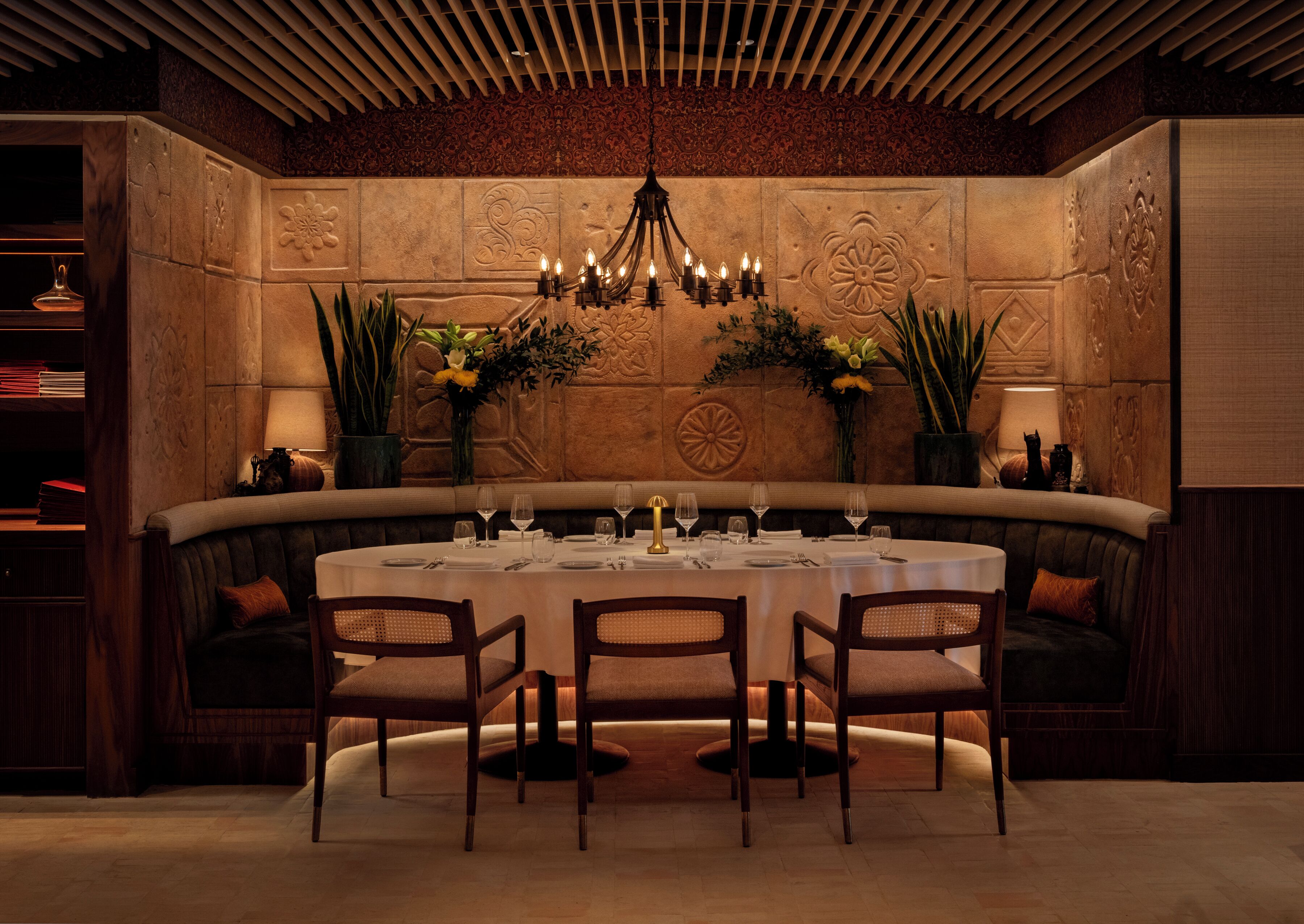 4 restaurants, breakfast, lunch, dinner served; Chinese cuisine