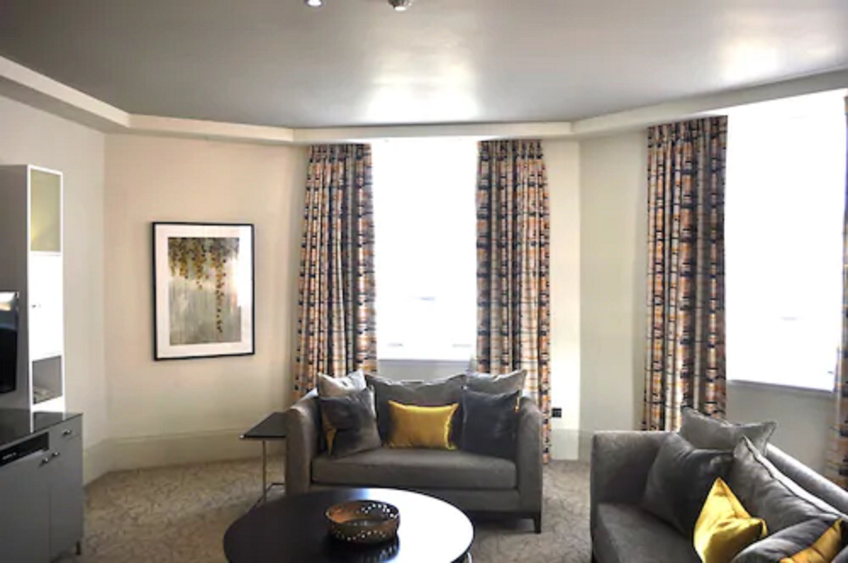 A living room with two sofas, a coffee table, and a TV.