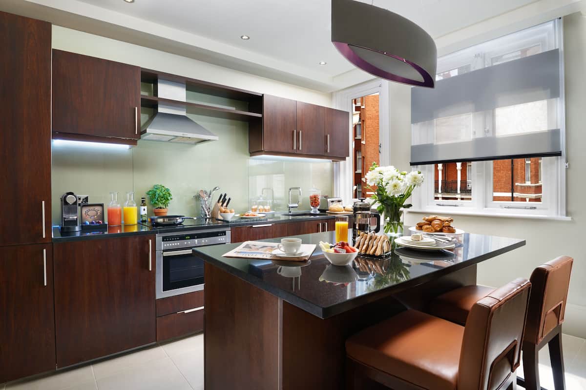 deluxe suite, 3 bedrooms (kings) | private kitchen | fridge, microwave, stovetop, dishwasher