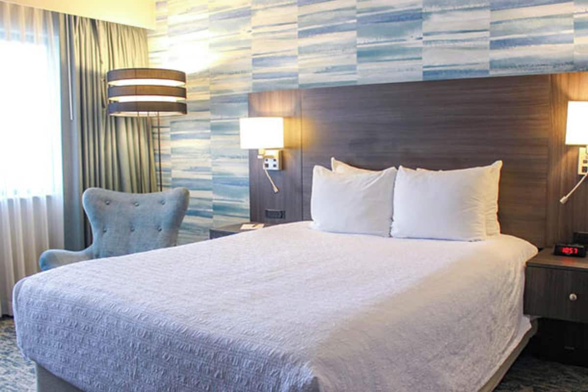 Standard Room, 1 Queen Bed