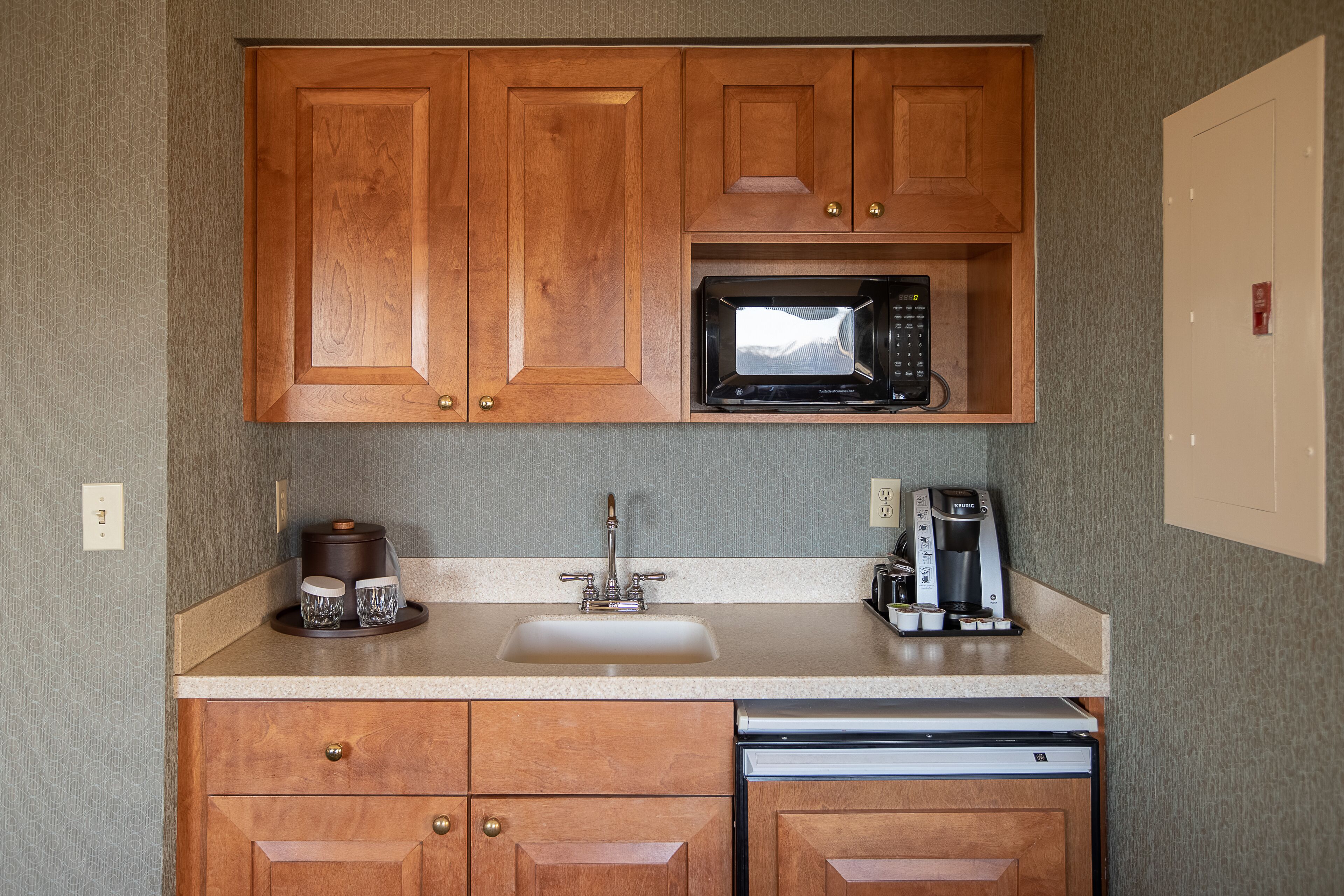 fridge, microwave, coffee/tea maker