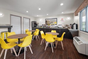 Café da manhã com buffet grátis todos os dias