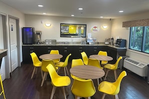 Free daily continental breakfast