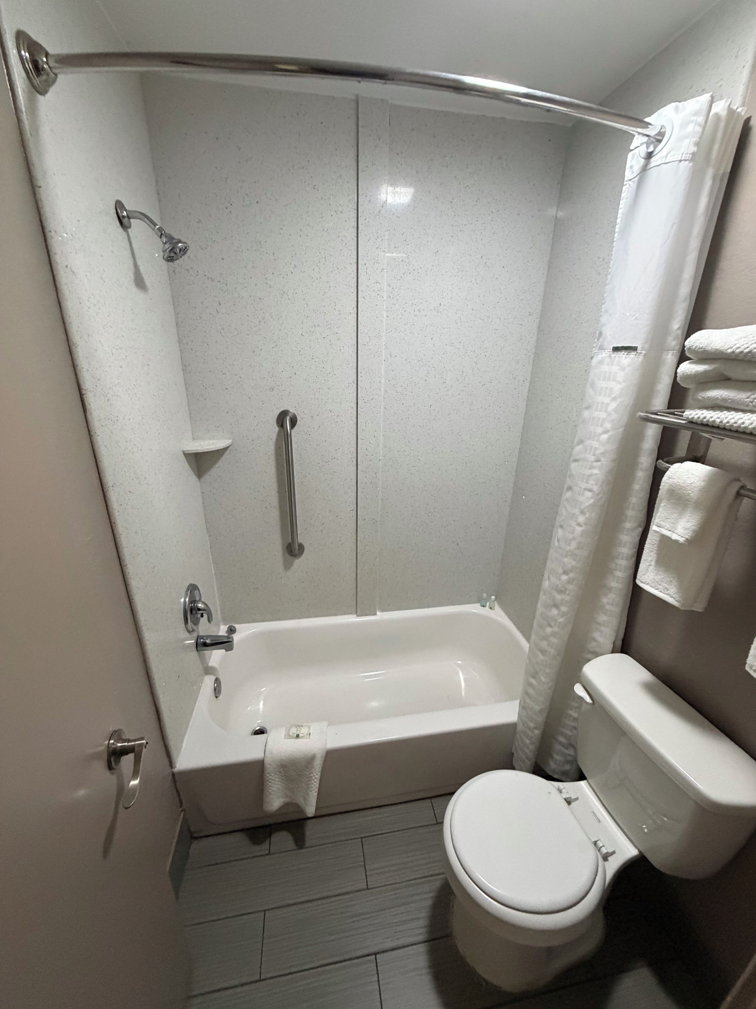 Kostenlose Toilettenartikel, Haartrockner, Handtücher, Seife