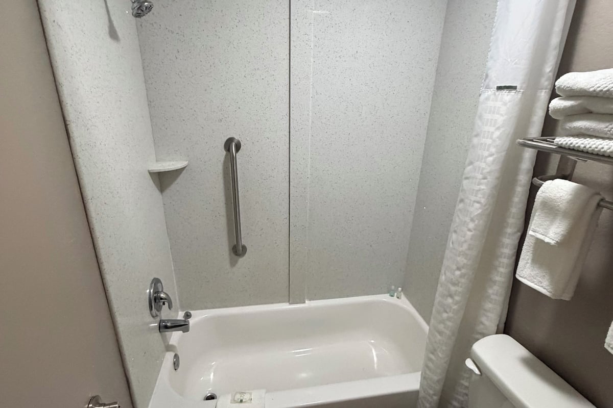 Kostenlose Toilettenartikel, Haartrockner, Handtücher, Seife